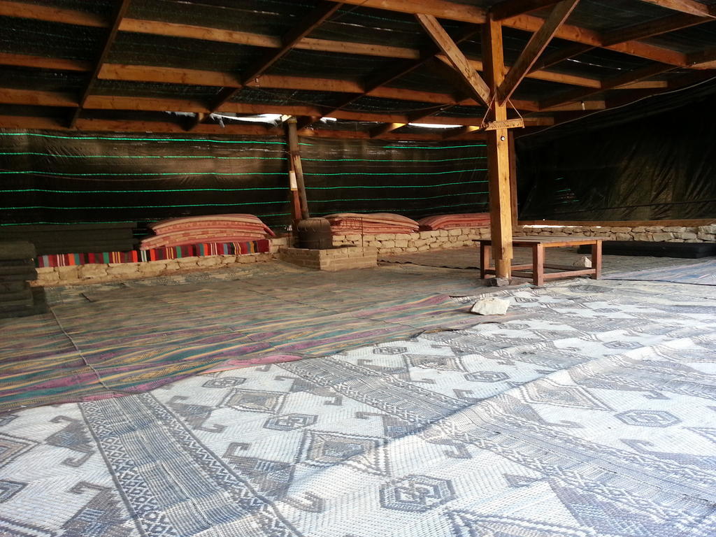 Incense And Spice Route Inn Zofar Room photo